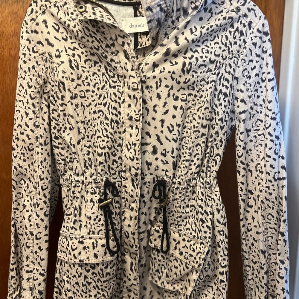 Daniel Rainn Women's Utility Jacket - Black and Tan Leopard Print